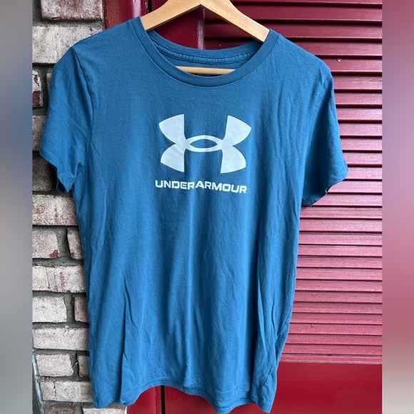 Under Armour Tops - Women’s under armour loose fit blue medium t shirt